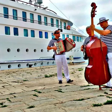 Center With Terrace 3*