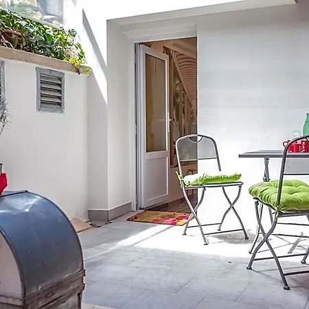 Guest house Center With Terrace