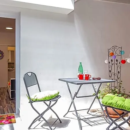 Guest house Center With Terrace