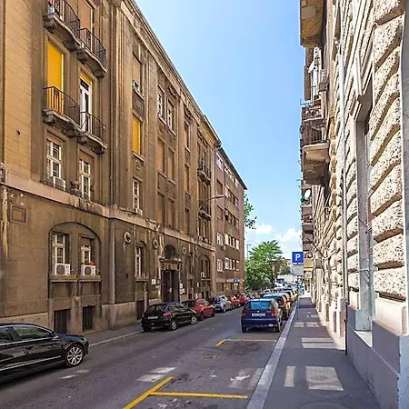 Center With Terrace